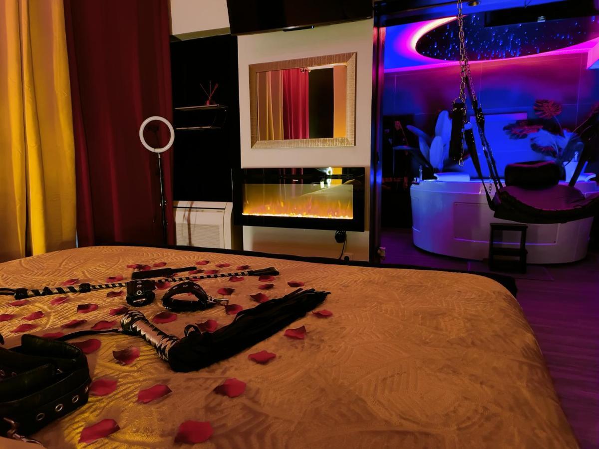 La Loveroom Bdsm De Nice " La Chambre Luxe Des Desirs " Екстер'єр фото