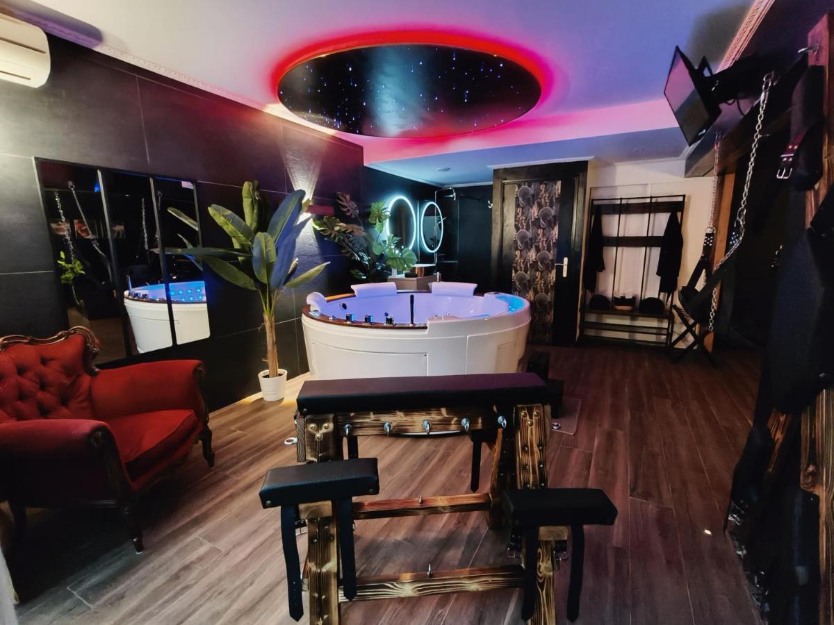 La Loveroom Bdsm De Nice " La Chambre Luxe Des Desirs " Екстер'єр фото