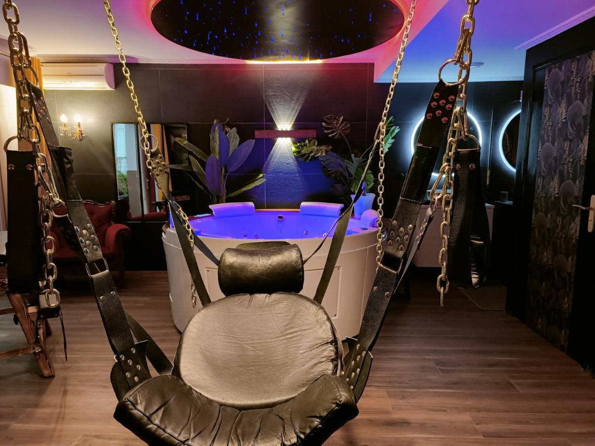 La Loveroom Bdsm De Nice " La Chambre Luxe Des Desirs " Екстер'єр фото