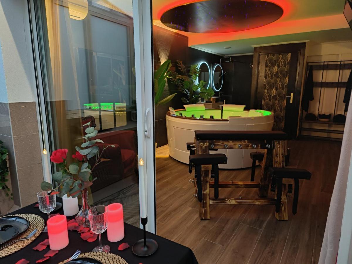 La Loveroom Bdsm De Nice " La Chambre Luxe Des Desirs " Екстер'єр фото
