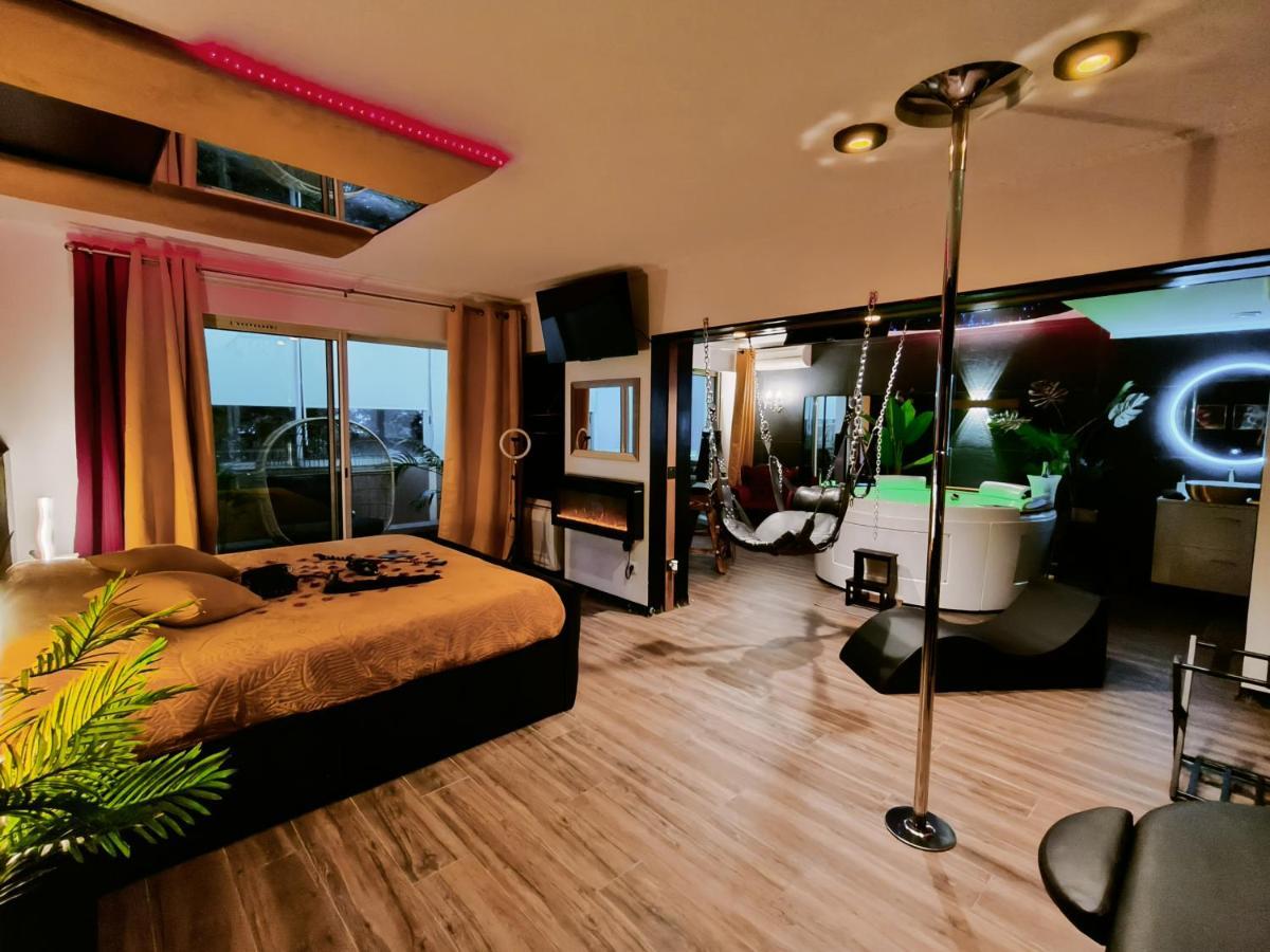La Loveroom Bdsm De Nice " La Chambre Luxe Des Desirs " Екстер'єр фото