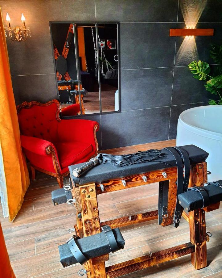 La Loveroom Bdsm De Nice " La Chambre Luxe Des Desirs " Екстер'єр фото