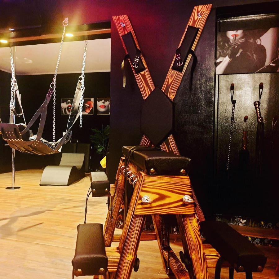 La Loveroom Bdsm De Nice " La Chambre Luxe Des Desirs " Екстер'єр фото